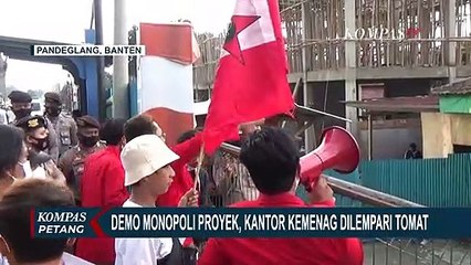 Demo Monopoli Proyek, Kantor Kementerian Agama Dilempari Tomat