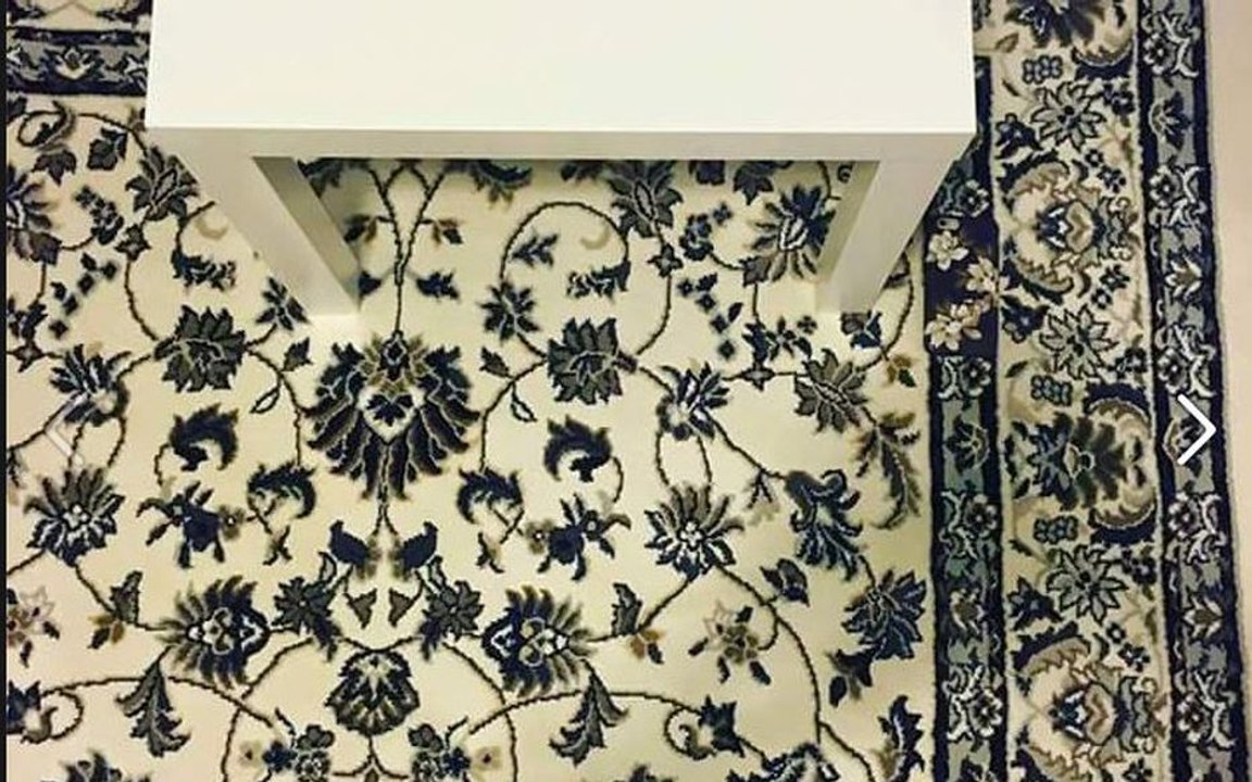 iPhone caché sur un tapis, le jeu qui rend fou le web