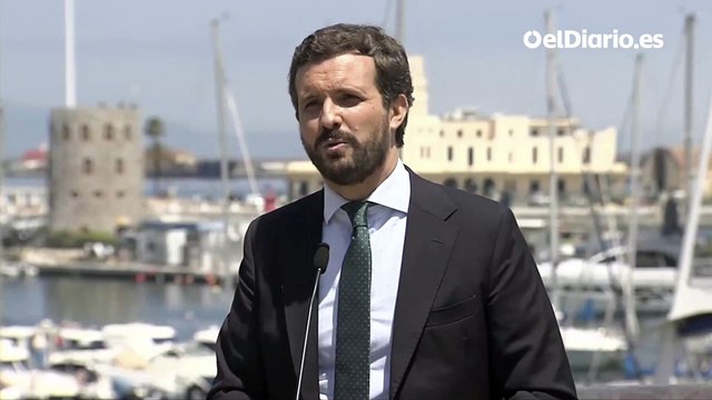 Casado calla al ser preguntado por la imputación de Cospedal y los periodistas son abucheados por militantes del PP