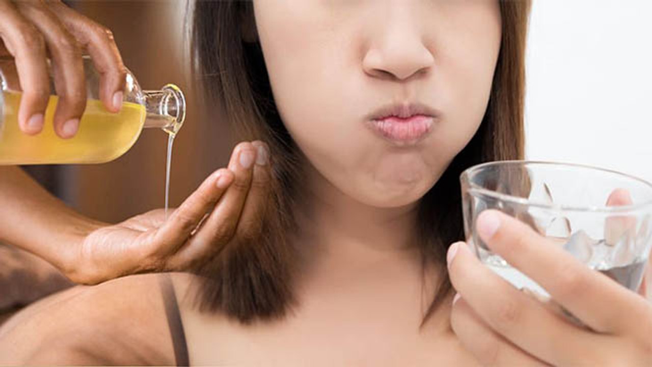 Oil Pulling के फायदे चौंका देंगे, जानें करने का...