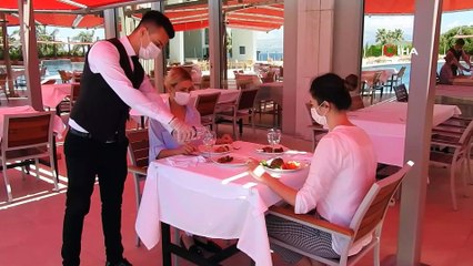 Ünlü tatil merkezi Çeşme'de bütün oteller hizmet vermeye hazır