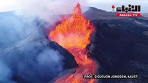 جبل فاغرادالزفيال في ايسلندا يواصل قذف الحمم البركانية