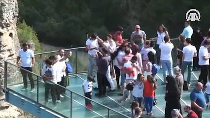 Ülkemizin ilk cam seyir terasına ziyaretçi akını