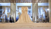 فستان زفاف ديانا أبرز محتويات معرض عن أعمال مصممي أزياء العائلة الملكية البريطانية