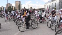 Bisikletseverler Dünya Bisiklet Günü'nde pedal çevirdi