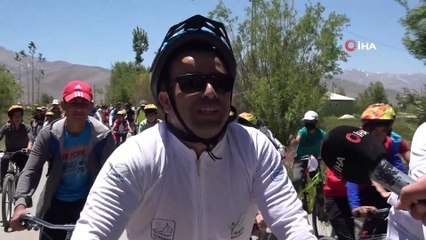 Kuraklığa dikkat çekmek için 200 bisikletli pedal çevirdi