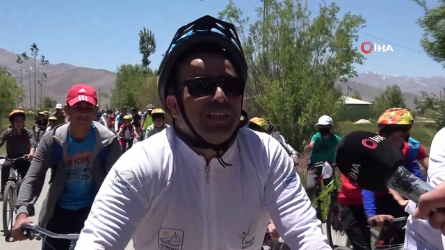 Kuraklığa dikkat çekmek için 200 bisikletli pedal çevirdi