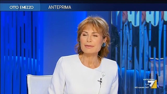 Matteo Salvini e il mazzo di fiori per Lilli Gruber