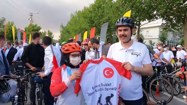 KONYA - (DRONE) Bakan Kurum, '3 Haziran Dünya Bisiklet Günü' etkinlikleri kapsamında bisiklete bindi