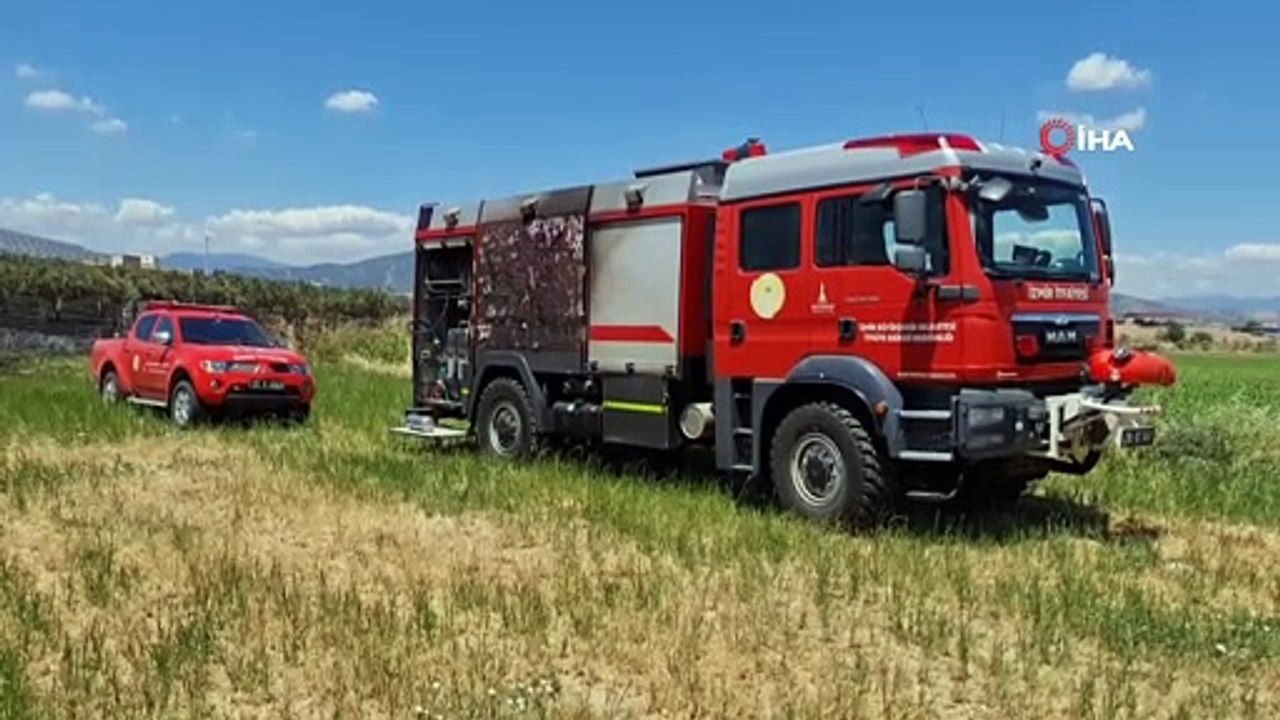 İzmir'de büyük arazi yangını: 40 dönüm arazi kül oldu