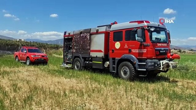 İzmir'de büyük arazi yangını: 40 dönüm arazi kül oldu