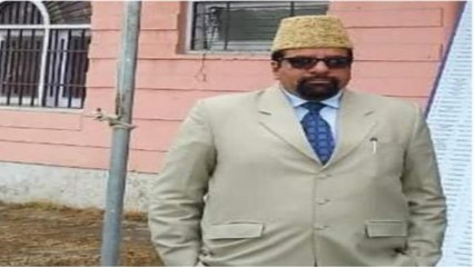 Why did Rakesh Pandita go to Tral without security?