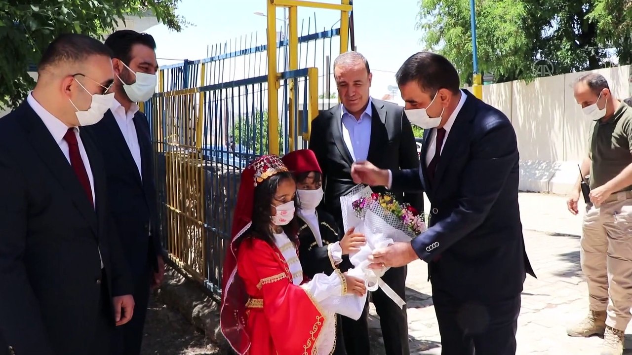 SİİRT - 18 derslikli ilkokul binasının temeli atıldı, kütüphane açılışı yapıldı