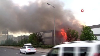 Ankara’daki bir iş merkezinde çıkan yangında dumandan etkilenen 7 kişi hastaneye kaldırıldı