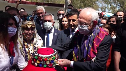 Ada Modern Sanat Galerisi'ni CHP Genel Başkanı Kılıçdaroğlu açtı