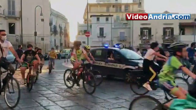 Andria Pedala grande partecipazione alla biciclettata svoltasi in città. Anche il sindaco ha aderito all'iniziativa - VIDEO