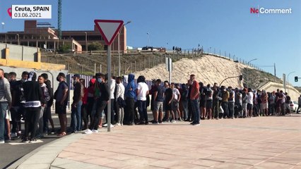 شاهد: مهاجرون مغاربة يصطفون طلبا للجوء في الجيب الإسباني لمدينة سبتة شمال المغرب