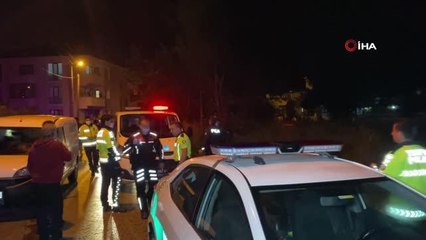 'Dur' ihtarına uymayan lüks otomobil kovalamacanın ardından ara sokakta yakalandı