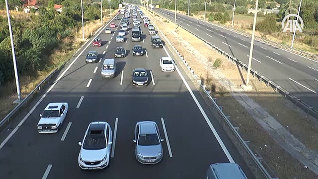 TEM Otoyolu'nda bayram trafiği