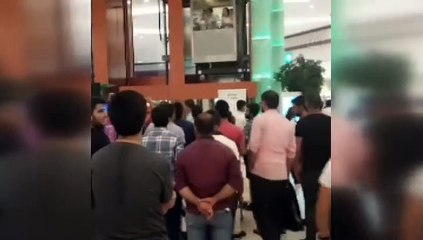 AVM asansöründe mahsur kaldılar