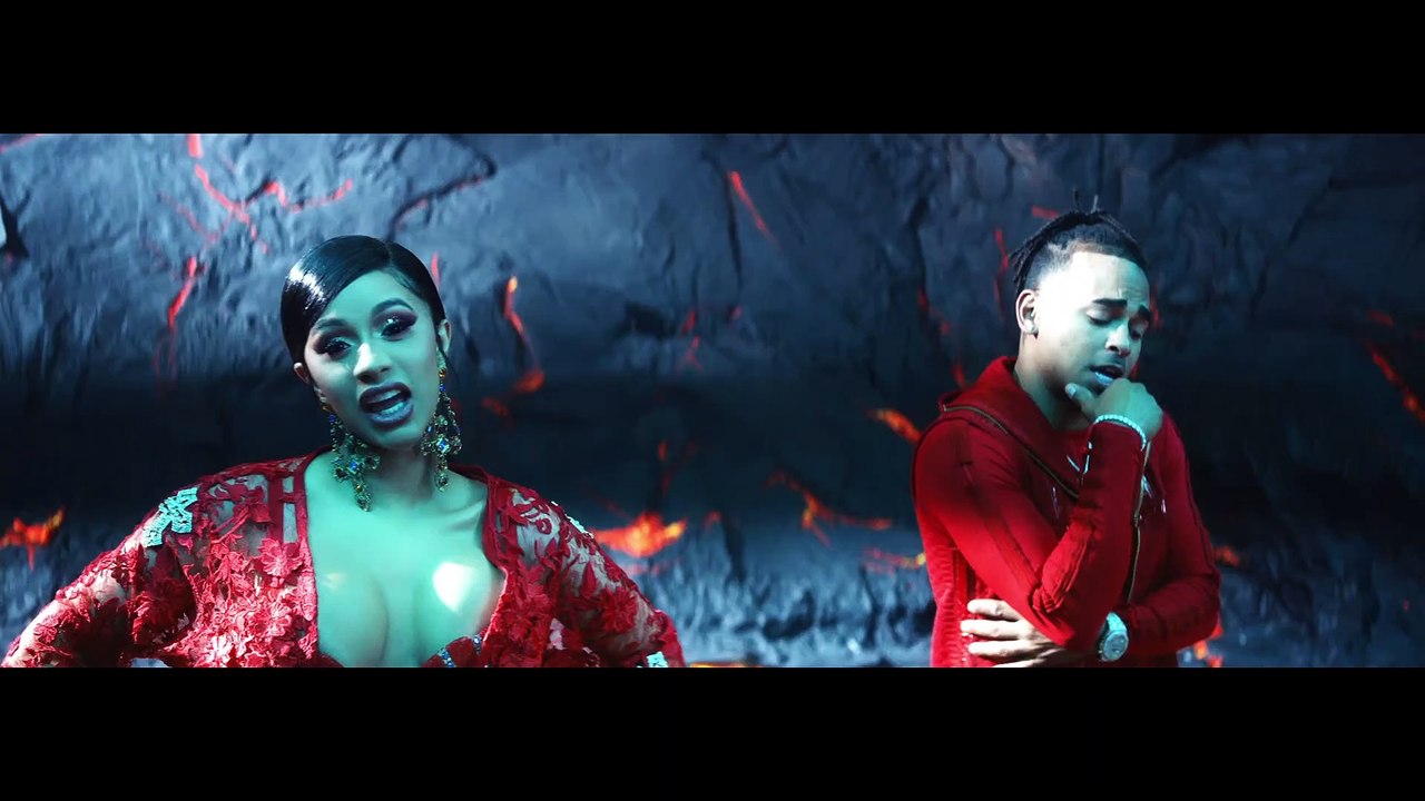 DJ_Snake_-_Taki_Taki_ft._Selena_Gomez,_Ozuna,_Cardi_B_(Official_Music_Video)(4K)