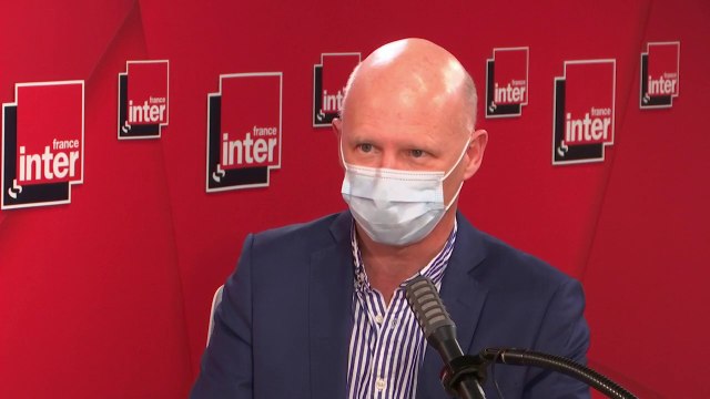 Stanislas Dehaene : À chaque fois qu'il y a une interruption, les inégalités augmentent. On le voit dans les évaluations, alors qu'il y a une réduction des inégalités à mi-année, après la période Covid et les vacances, elles augmentent à nouveau.