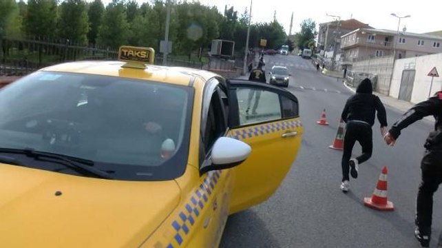 UYUŞTURUCU SATICISI İLE POLİS ARASINDAKİ NEFES KESEN KOVALAMACA KAMERADA