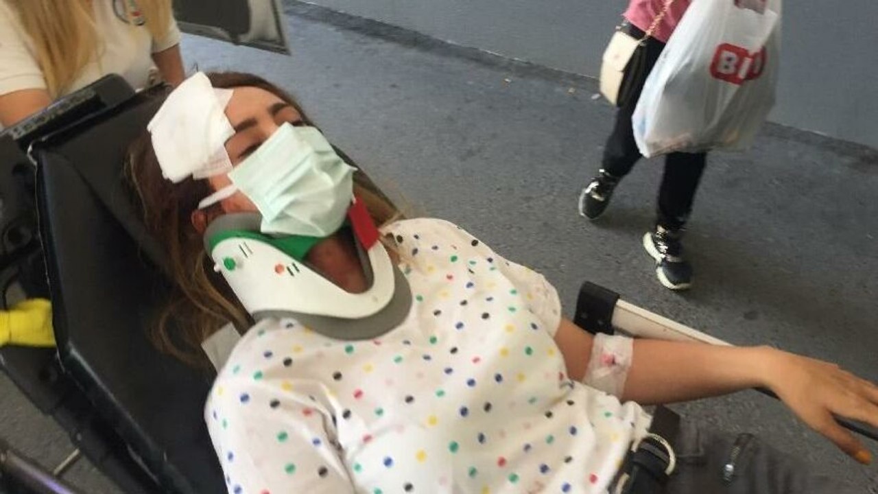 Kaldırımda yürürken başına merdiven düştü