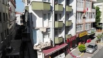 Avcılar'da 2 balkonu çöken 42 yıllık bina böyle görüntülendi