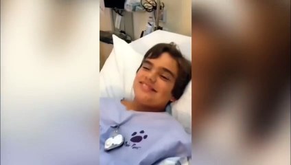 Ciyaklayan oyuncak yutan çocuk