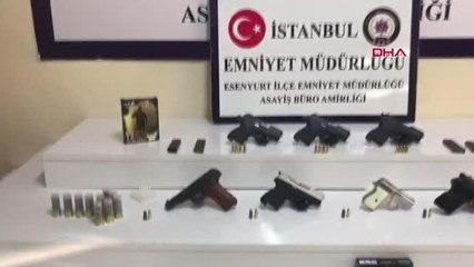 Télécharger la video: ESENYURT'TA OTOMOBİL GALERİLERİNDE RUHSATSIZ SİLAH TİCARETİ YAPAN 4 KİŞİ YAKALANDI