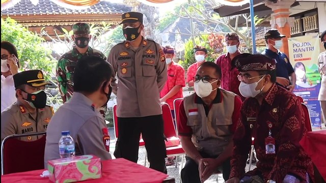 Kapolda Bali Tinjau Vaksinasi Covid-19 Massal di Bali