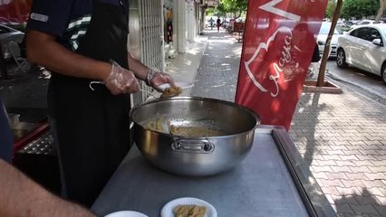 "Kovid-19 salgınının son bulması" beklentisiyle helva dağıtıldı