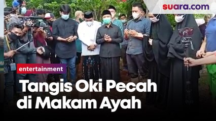 Ustaz Yusuf Mansur Pimpin Doa, Tangis Oki Setiana Dewi Pecah di Makam Ayah