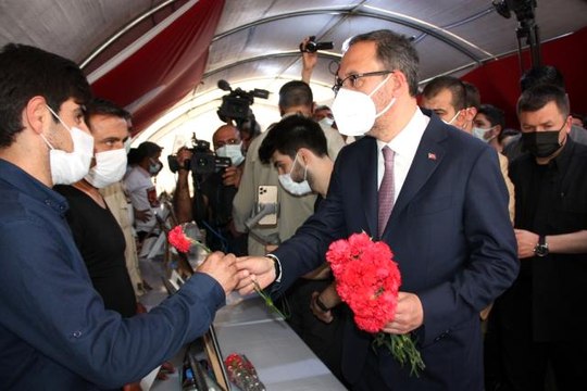 Son dakika haberi... DİYARBAKIR - Bakan Kasapoğlu: (Diyarbakır anneleri) Bu anlamlı mücadelede imkanlarımızla, yüreklerimizle desteklemeye devam edeceğiz