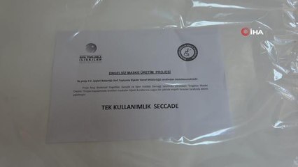 Muş'ta camiye gelen vatandaşlara maske ve seccade dağıtıldı