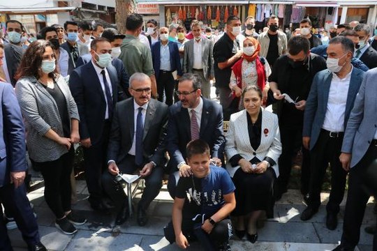Son dakika: BAKAN KASAPOĞLU'NDAN EVLAT NÖBETİNDEKİ AİLELERE DESTEK ZİYARETİ