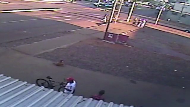 Câmera de Segurança registra morador de rua sendo esfaqueado, na Avenida Assunção