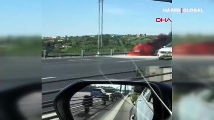 Fatih Sultan Mehmet Köprüsü'nde otomobil yanıyor
