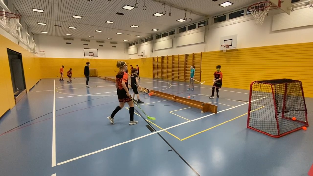 Unihockey-Tennis (Technik-Clip)