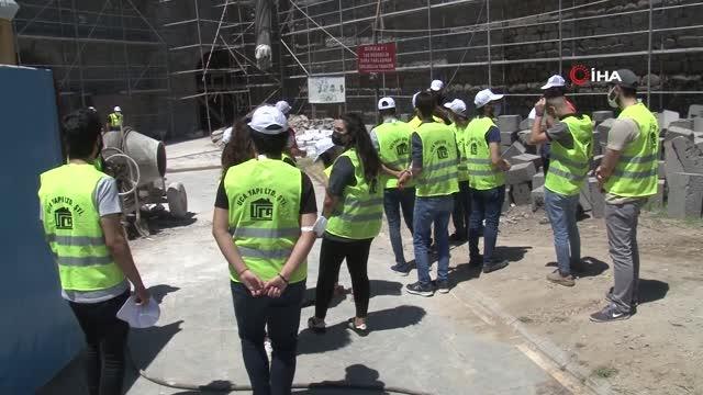 Diyarbakır'da mimarlık bölümü öğrencilerine surlarda uygulamalı ders
