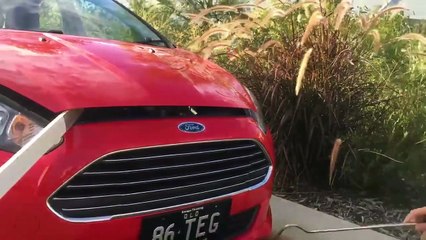 Ce qu'il découvre dans sa voiture fait froid dans le dos