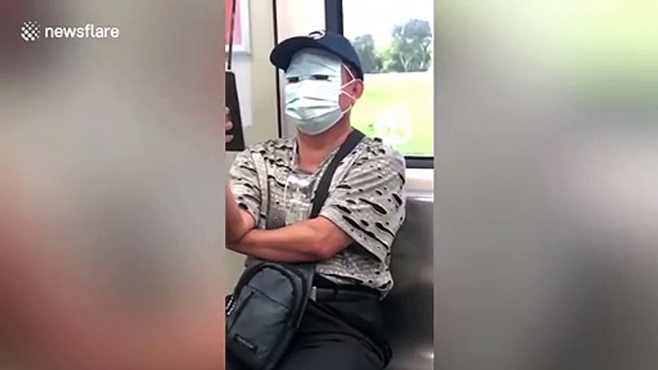 Ce chinois utilise le masque d'une drôle de façon...