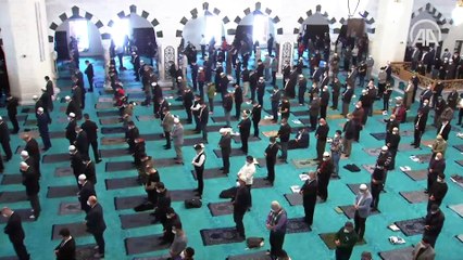 Cumhurbaşkanı Erdoğan: Şehirlerimize kazandırdığımız her bir caminin vatan topraklarına dikilen birer manevi muhafız olduğuna inanıyorum