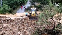 Karadeniz sahil yolunda heyelan engeli!