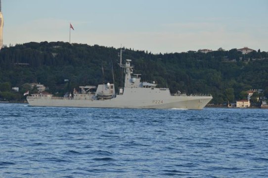 Son dakika... İngiliz Savaş Gemisi 'HMS Trent' İstanbul Boğazından geçti