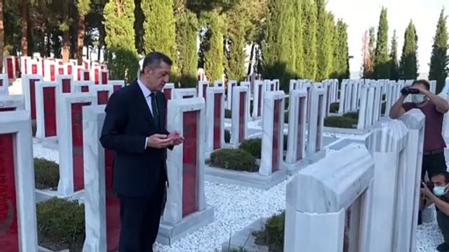 ÇANAKKALE - Milli Eğitim Bakanı Selçuk, Çanakkale Şehitler Abidesi'ni ziyaret etti