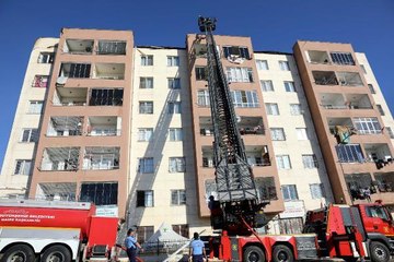 GAZİANTEP'TE, ÇATI KATINDA ÇIKAN YANGIN KORKUTTU