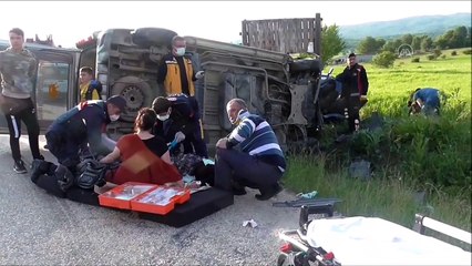 BİLECİK - Minibüsle otomobil çarpıştı: 6 yaralı