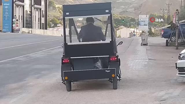 Sivas'ta üretilen bu elektrikli otomobil kendi kendini şarj ediyor